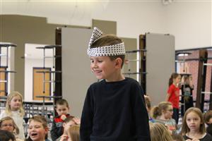 Students try on Japanese clothing. 